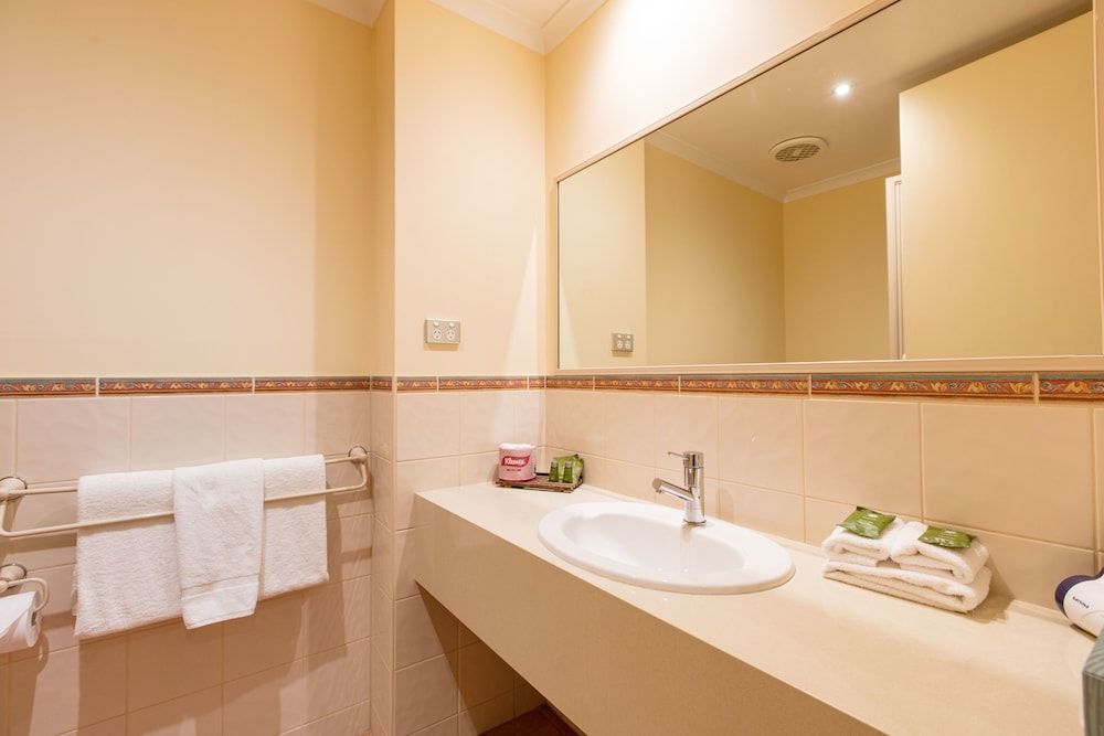 Mildura Inlander Resort Superior Twin Room 6