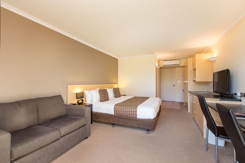 Mildura Inlander Resort Deluxe King Room 3