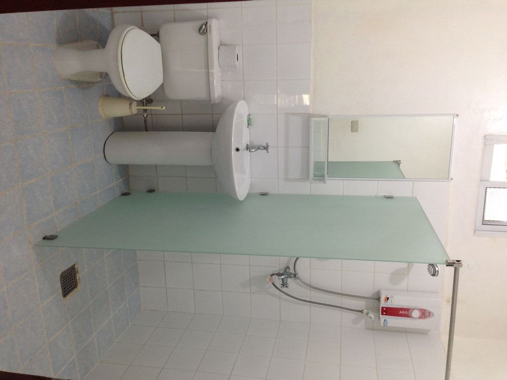 Lapu Lapu Cottages and Restaurant Superior Room 3