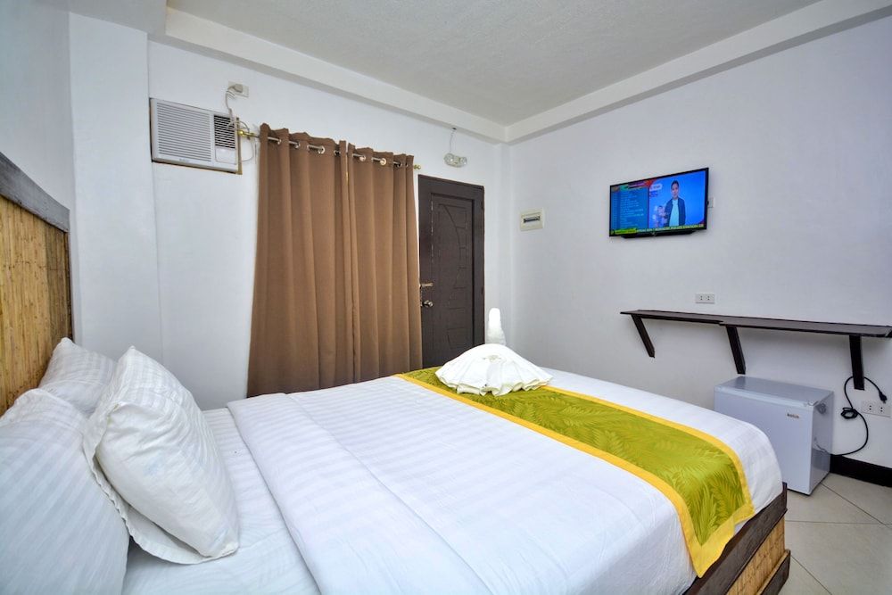 Bamboo Beach Resort Standard Room 8