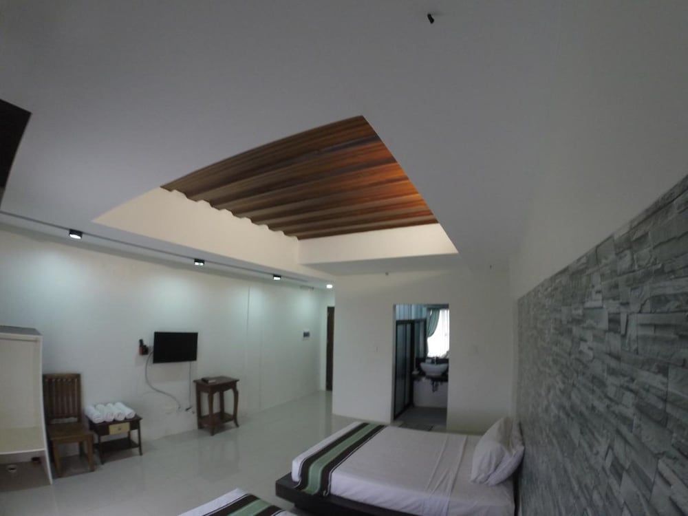 MelSol Hotel Skyview Family with Balcony 10