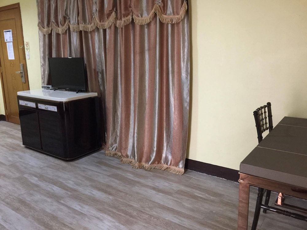 Meaco Royal Hotel - Plaridel Twin Deluxe Room 2