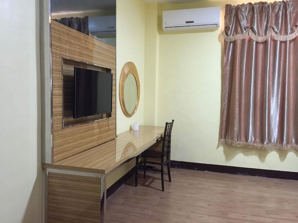 Meaco Royal Hotel - Plaridel Deluxe Room 3