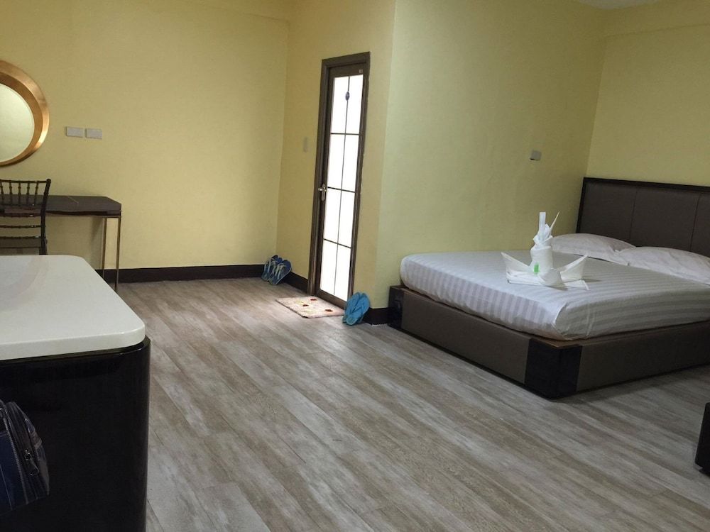 Meaco Royal Hotel - Plaridel Family Room 3