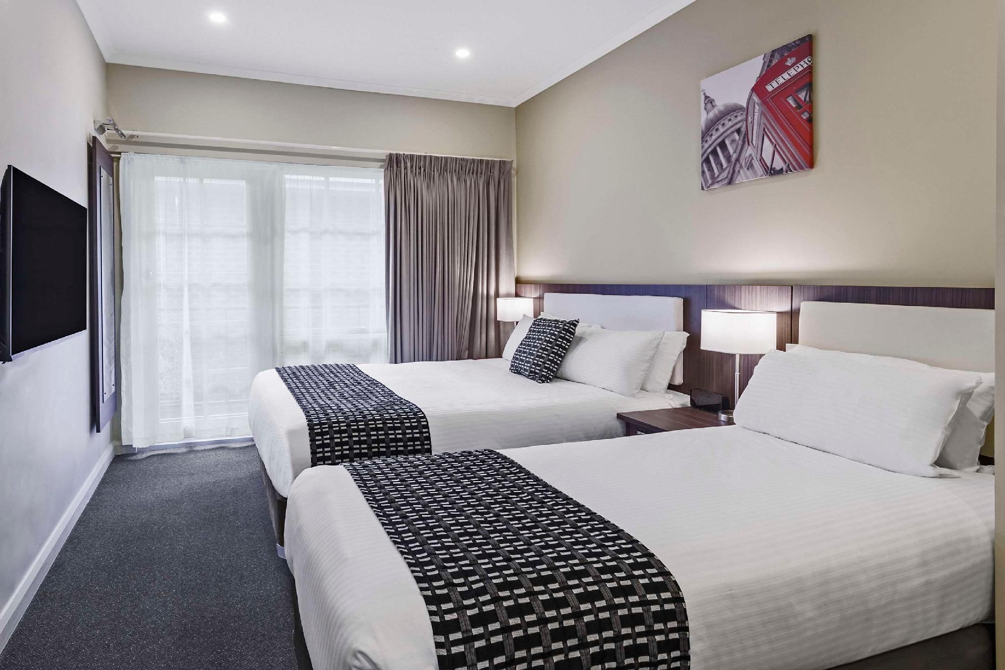 1 Queen Bed, 3 Single Beds, Nonsmoking