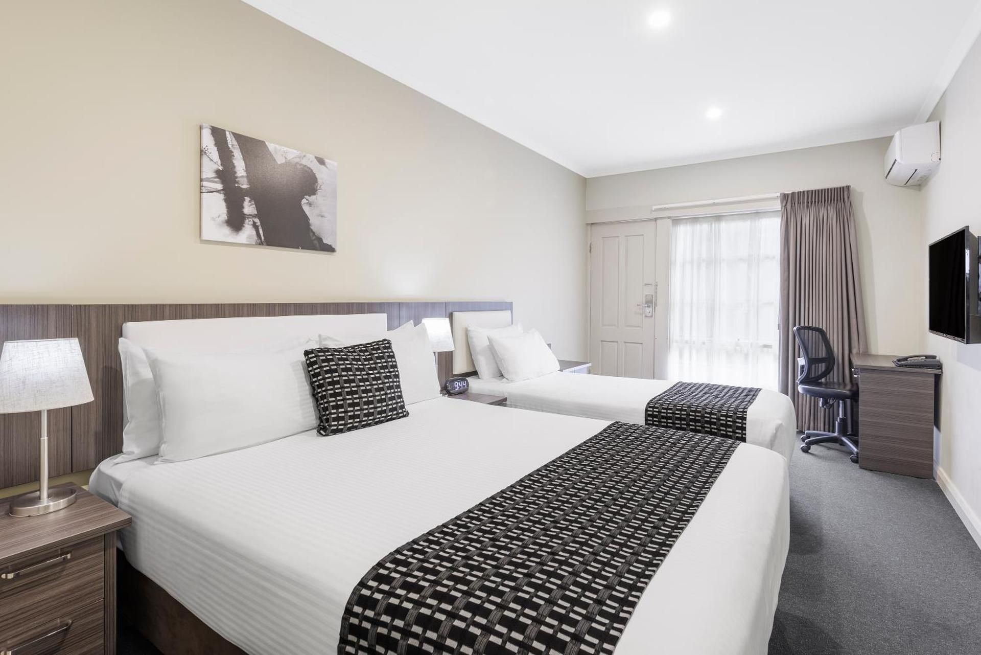 1 Queen Bed, 1 Single Bed, Nonsmoking