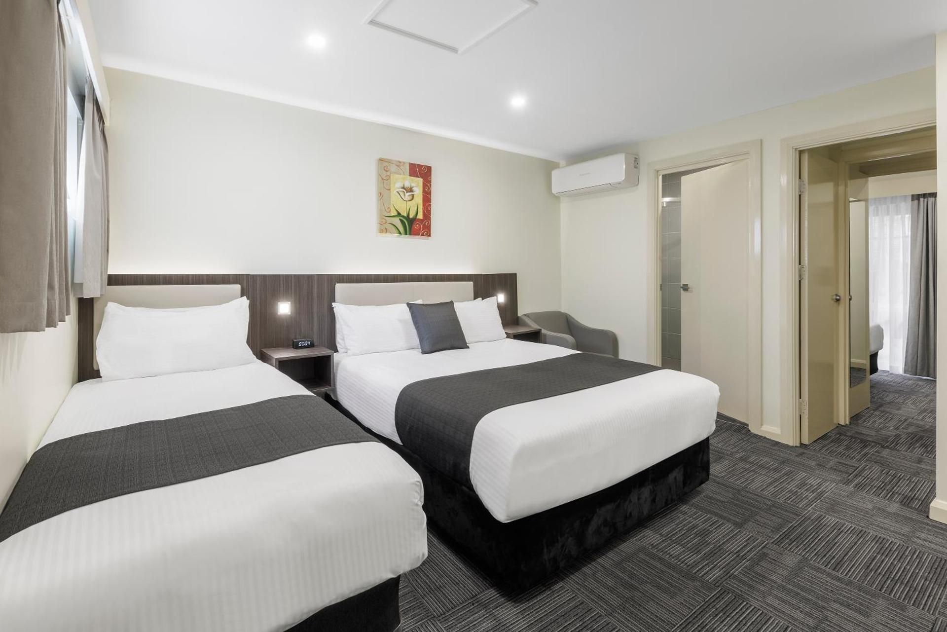1 Queen Bed, 1 Double Bed, 1 Single Bed, Efficiency, Nonsmoking