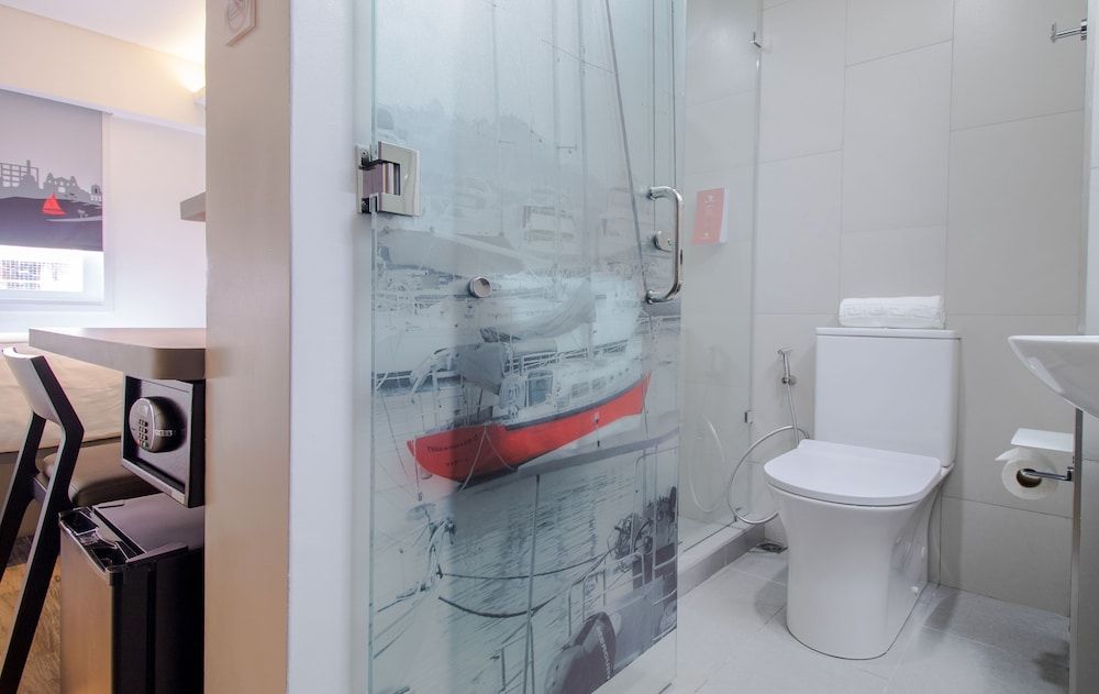 Red Planet Manila Bay Twin Room 5