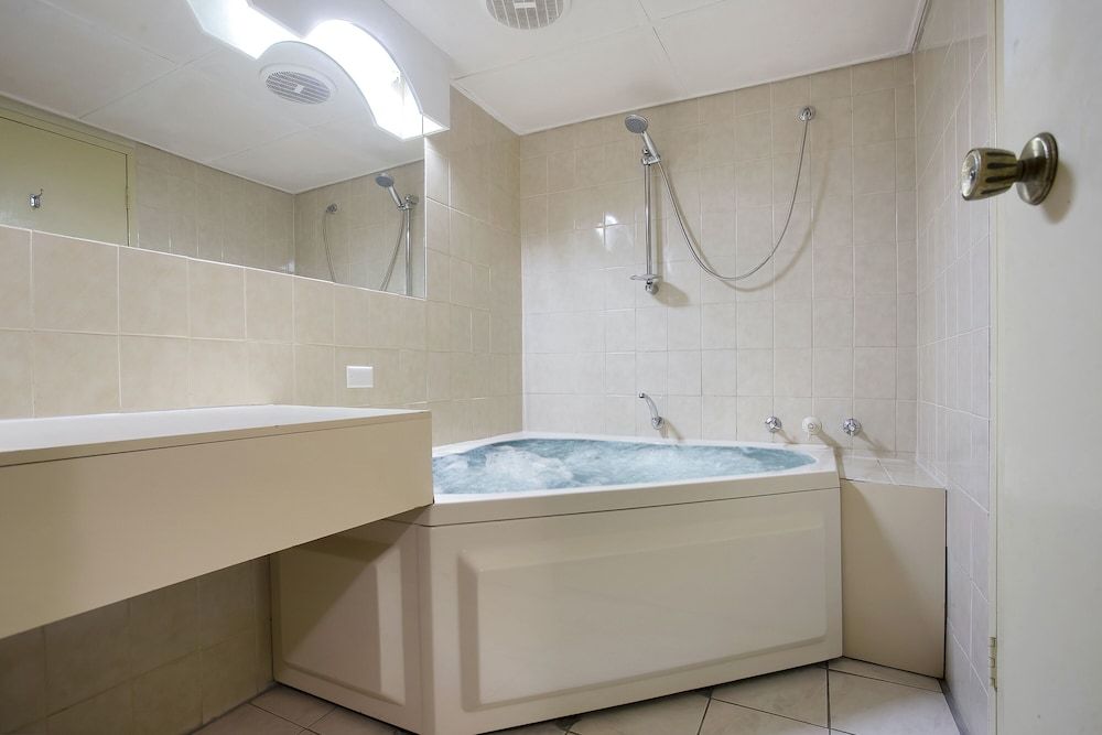 Central Court Motel Warrnambool King Spa Room 5