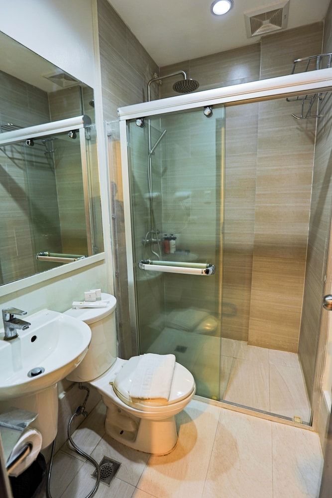 Holiday Suites Hotel & Resort Family Room, 2 Double Beds 4