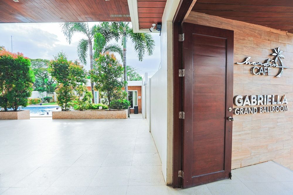 undefined Holiday Suites Hotel & Resort 8