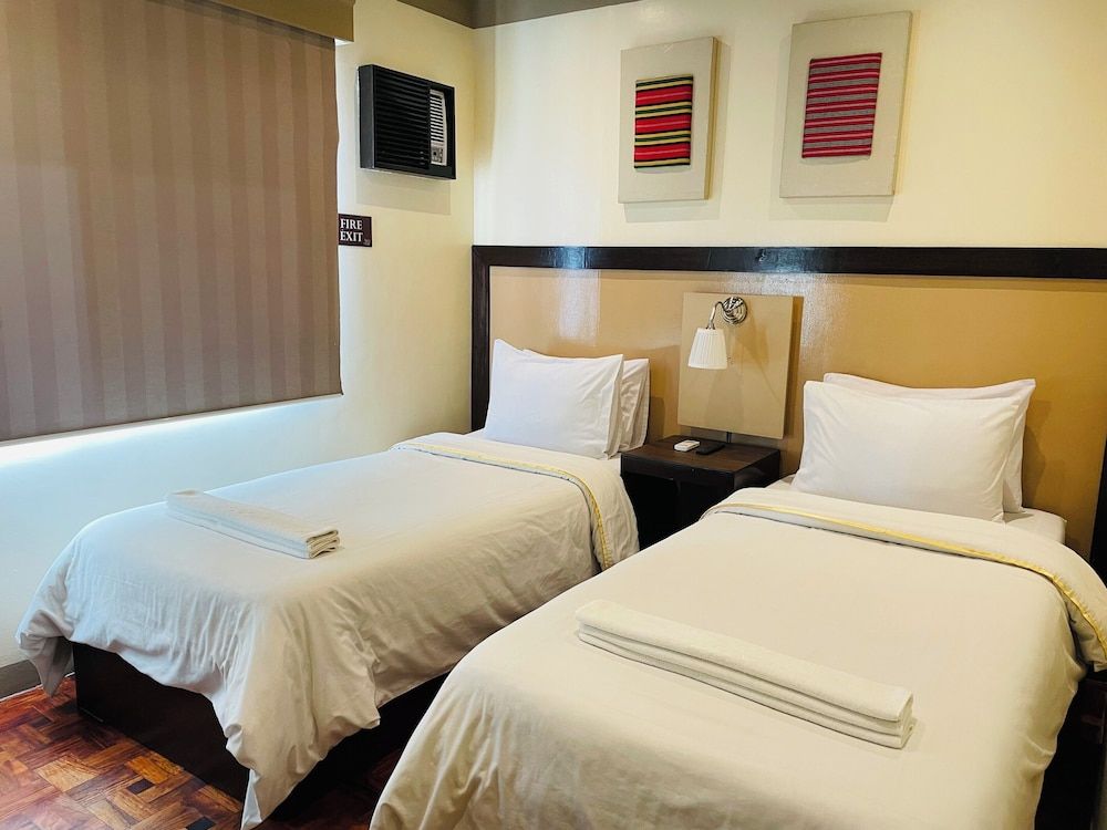 Baguio Holiday Villas Deluxe Room, 2 Twin Beds 4