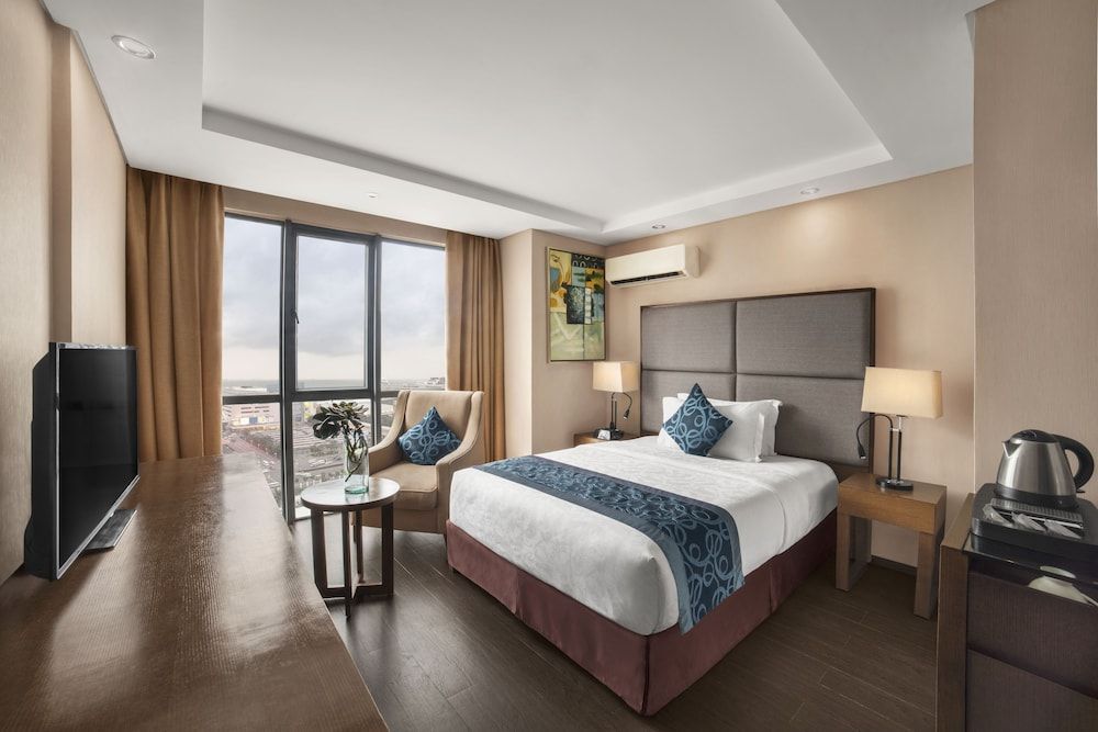 Golden Phoenix Hotel Manila Superior Room, 1 Queen Bed 2