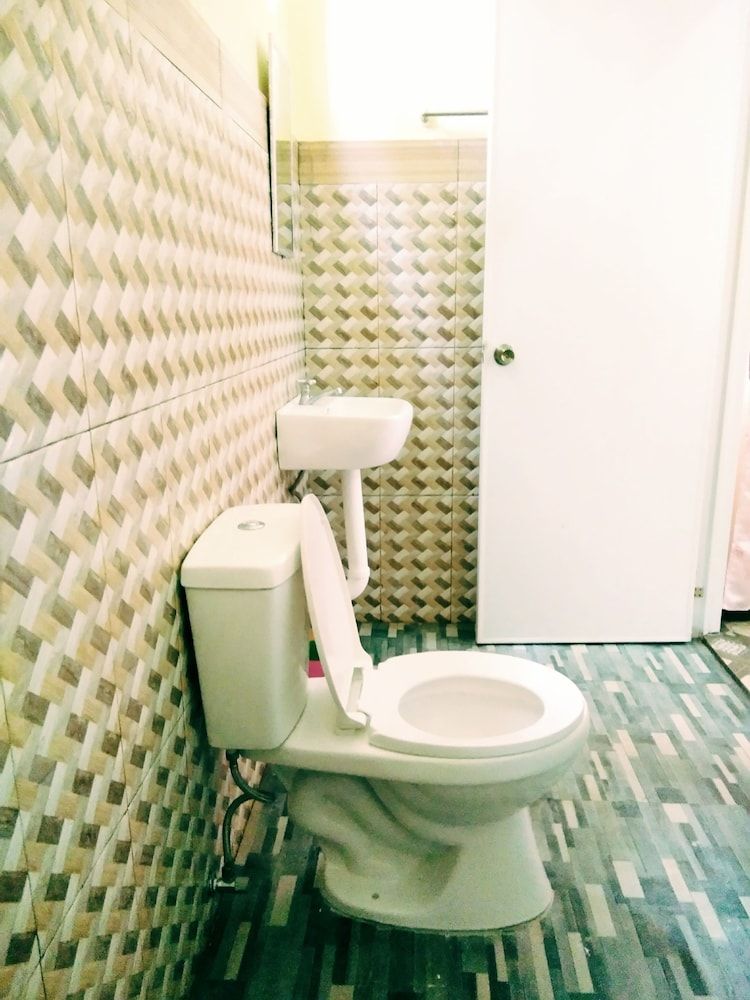 undefined Mariner's Pension House 8