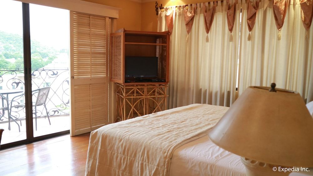 Panoramic Condo, 3 Bedrooms, Accessible, City View