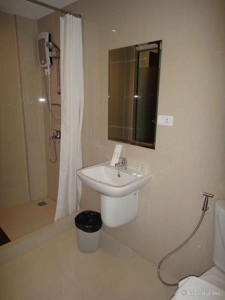 Prestigio Hotel Apartments Deluxe Room 4