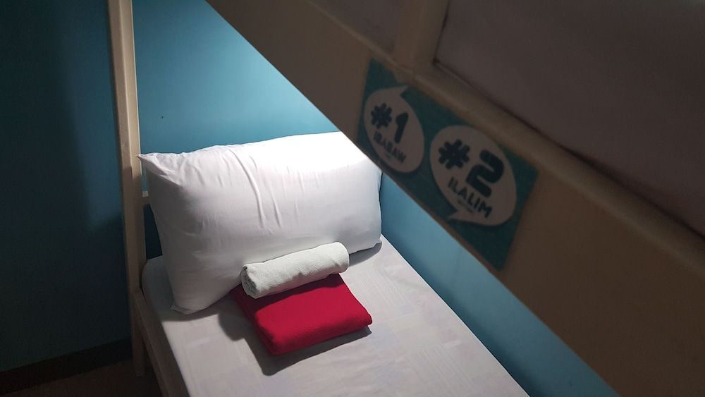 Crossroads Hostel Manila Economy Shared Dormitory, Men only