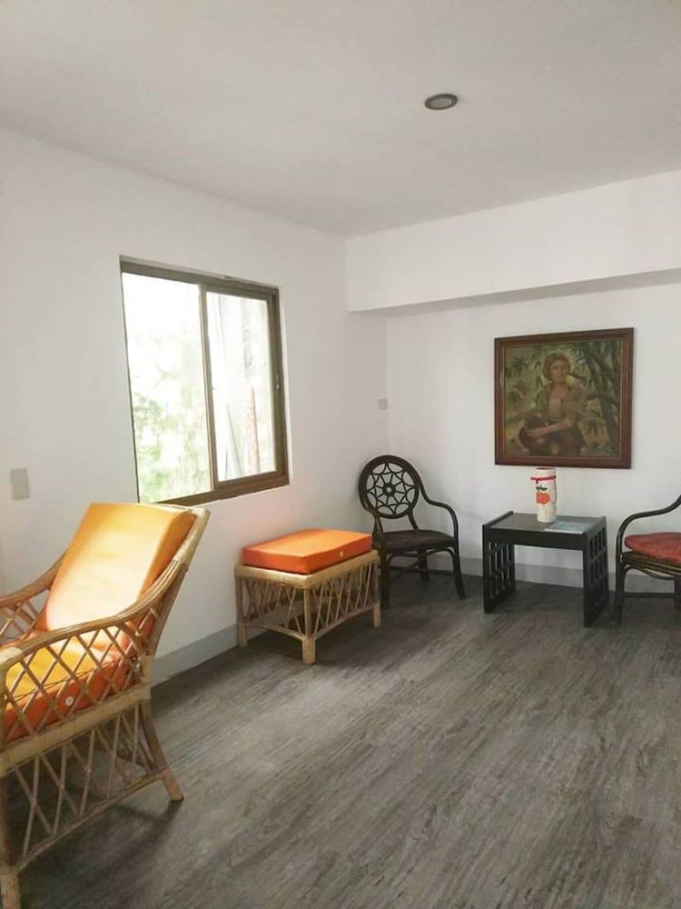 Deparis Beach Resort Deluxe Room (Interior Quad) 3
