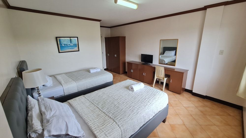 Marvin's Seaside Inn Twin Sharing 3