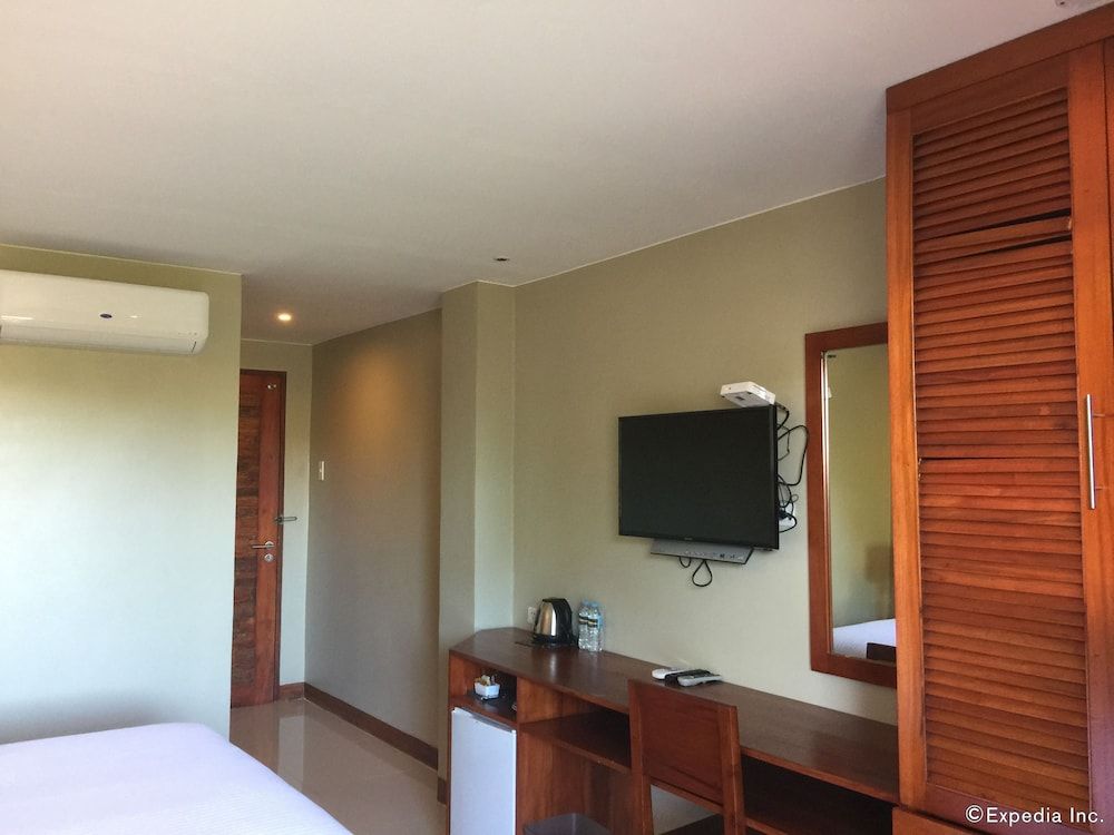 Golden Palm Resort Deluxe Room 7