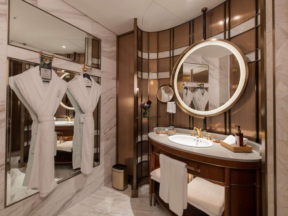 Admiral Hotel Manila - MGallery Collection Superior Room, 1 King Bed (Atrium) 3