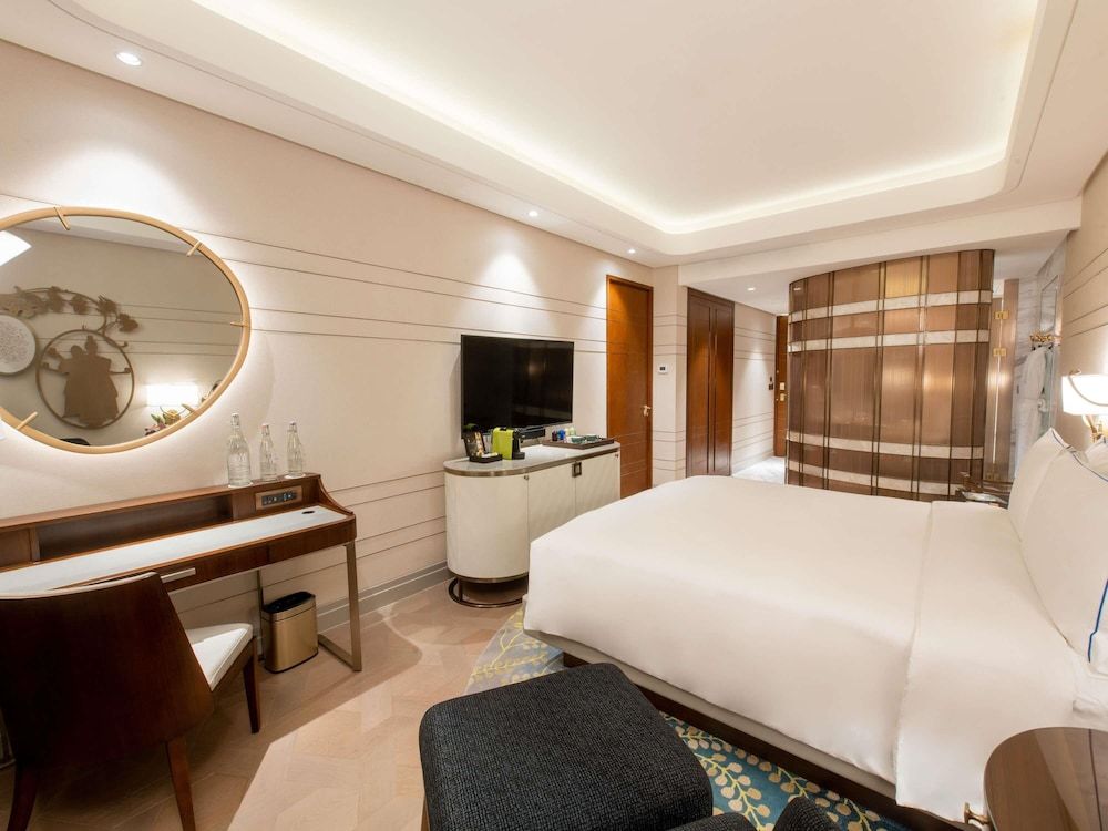 Admiral Hotel Manila - MGallery Collection Superior Room, 1 King Bed (Atrium)