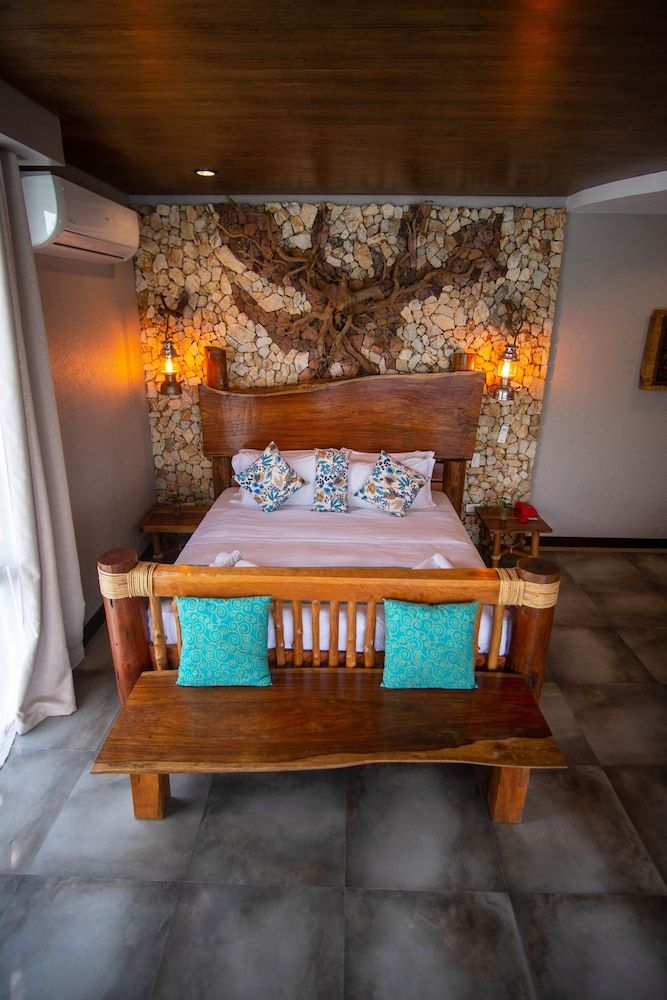 Honeymoon Suite with Balcony and Sea View