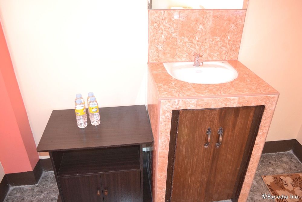 RSG Microhotel Family Room, 2 Queen Beds (6 Persons) 4