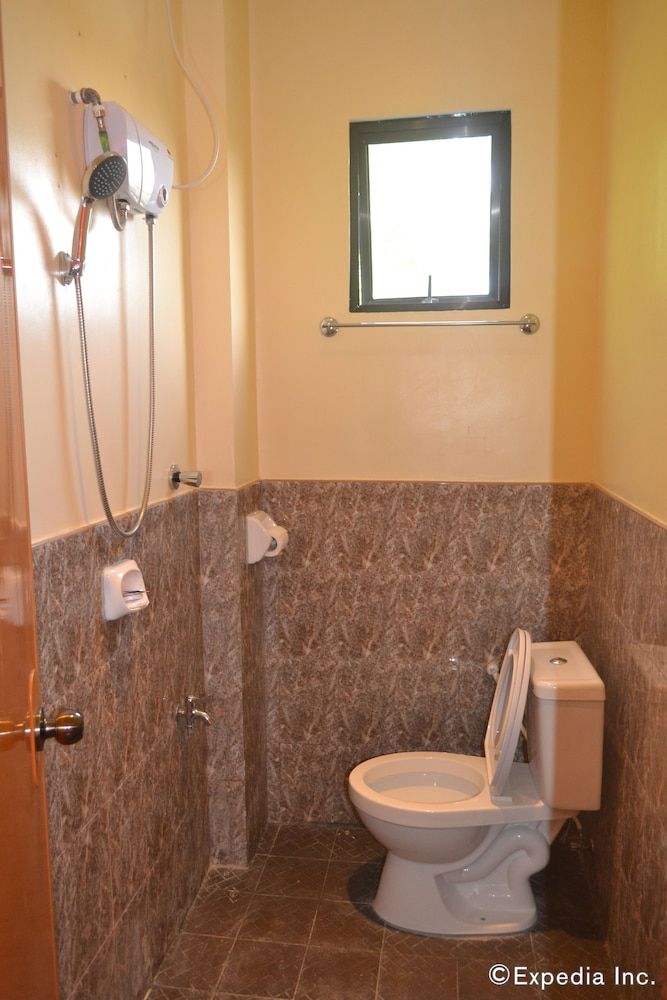 RSG Microhotel Family Room, 2 Queen Beds (6 Persons) 3