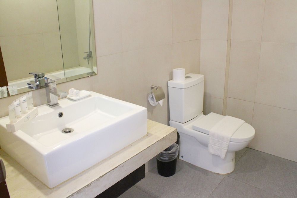 Ocean Suites Boutique Hotel Family Suite, Ocean View 9