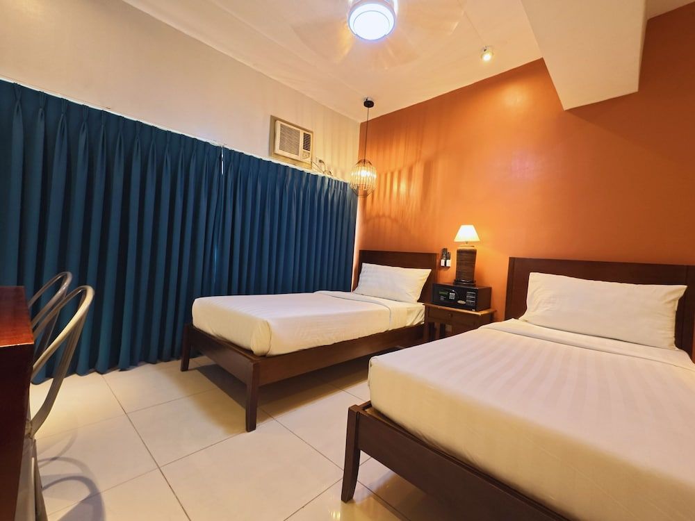 Pacific Park Hotel Deluxe Twin Room 2