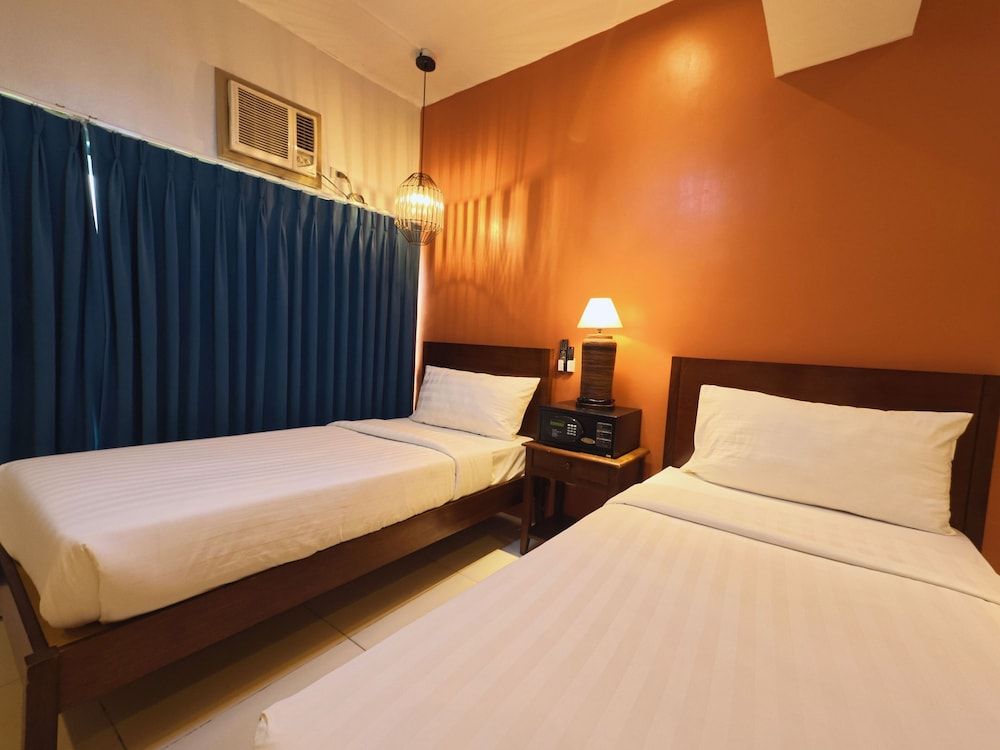 Pacific Park Hotel Deluxe Twin Room