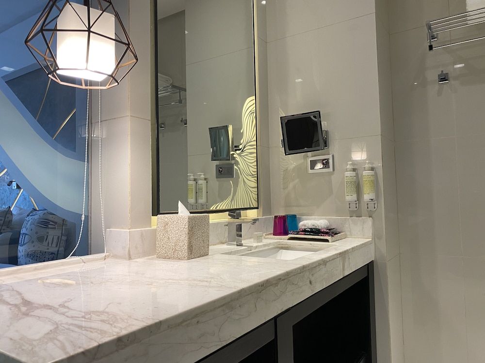Bathroom sink