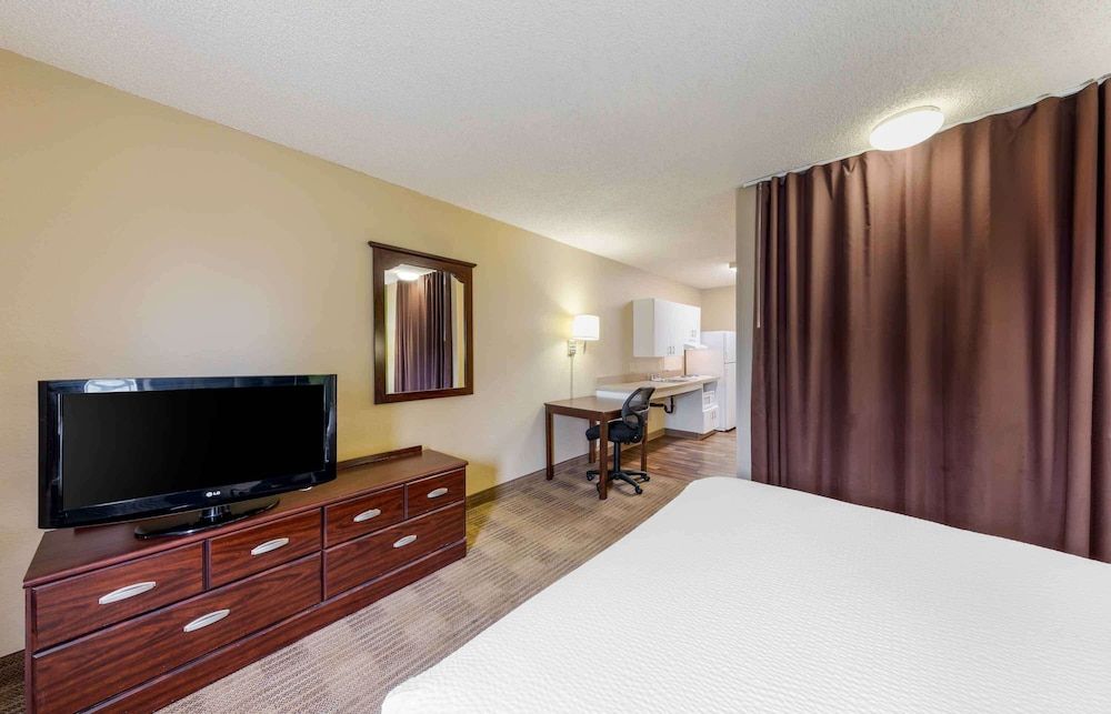 Extended Stay America Suites Orange County Huntington Beach Studio, 1 Queen Bed, Non Smoking 2