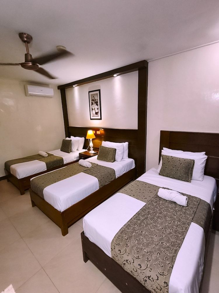 Delle Suites Superior Triple Room 2