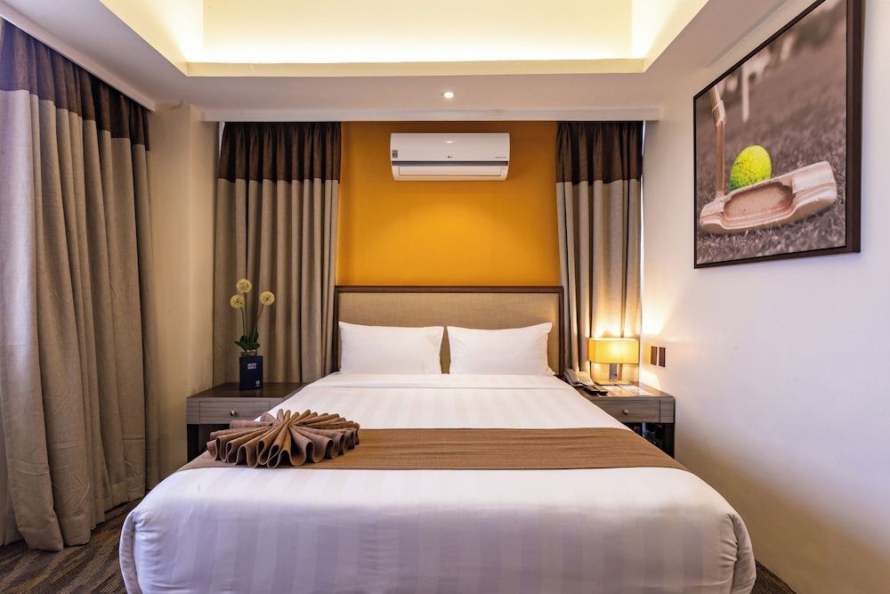 Splendido Hotel Deluxe Queen Bed with Lake view 2