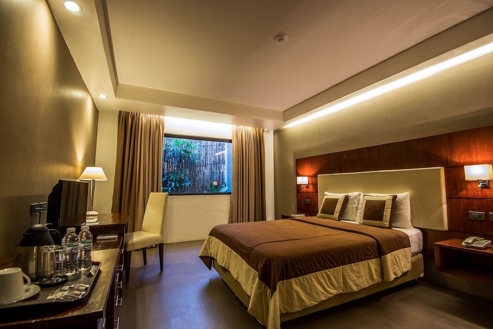 Ariana Hotel Deluxe Room 2