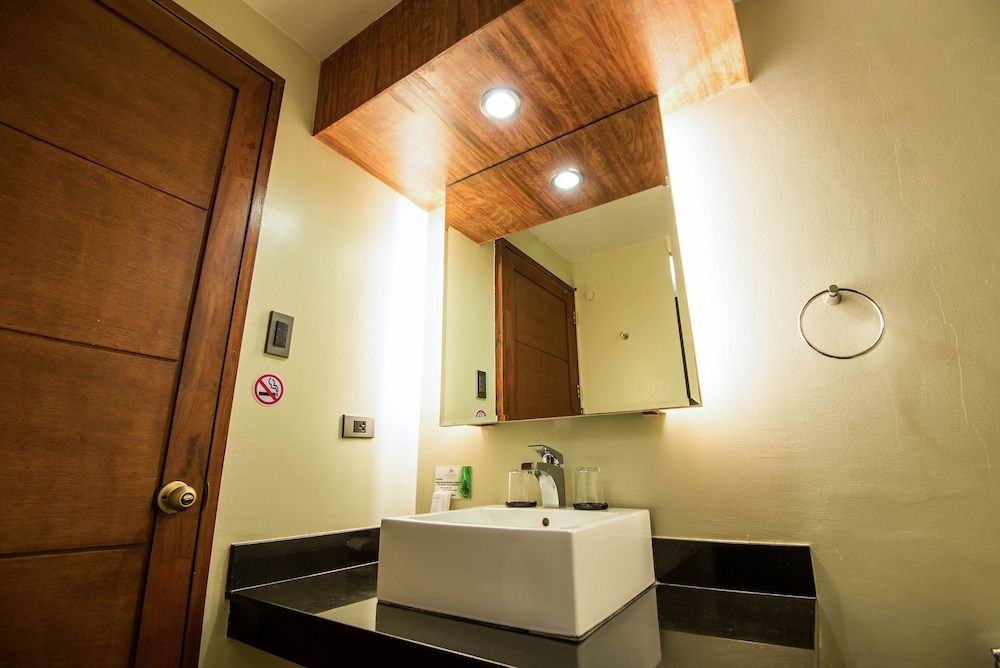 Ariana Hotel Executive Room 3