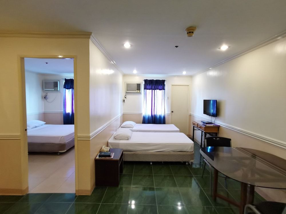undefined Metro Park Hotel Cebu City 4