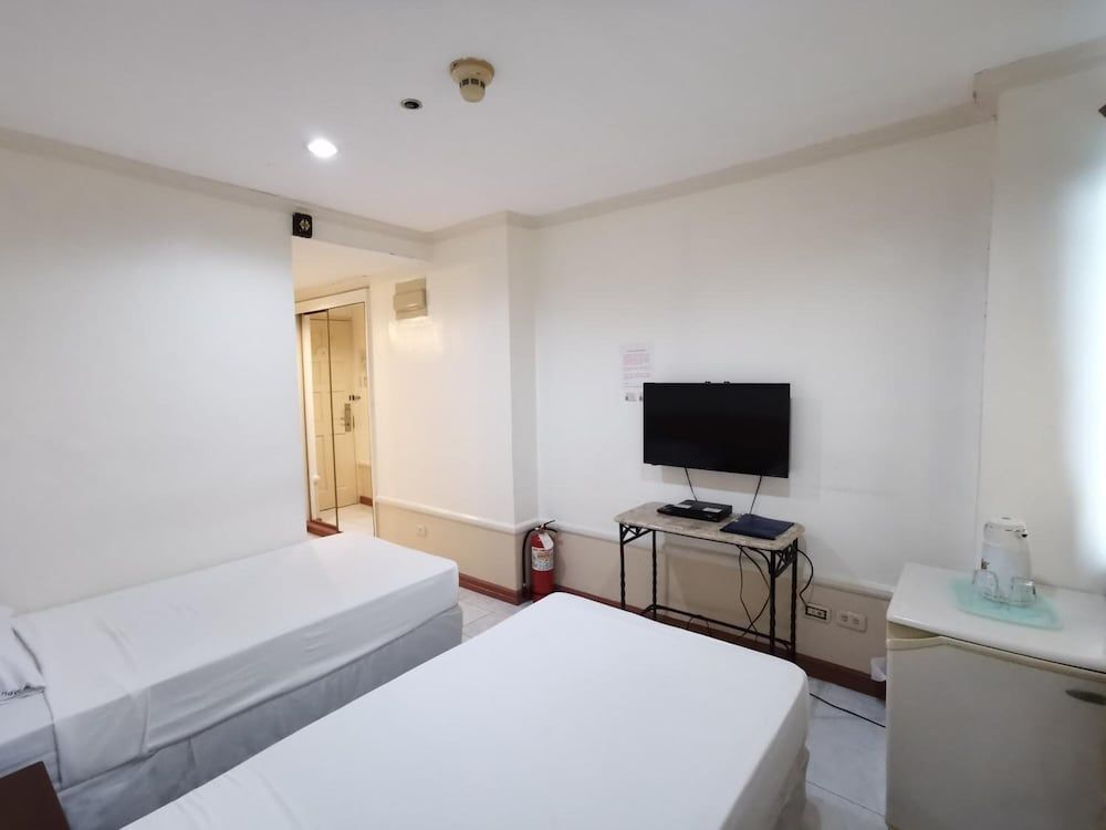 undefined Metro Park Hotel Cebu City 10