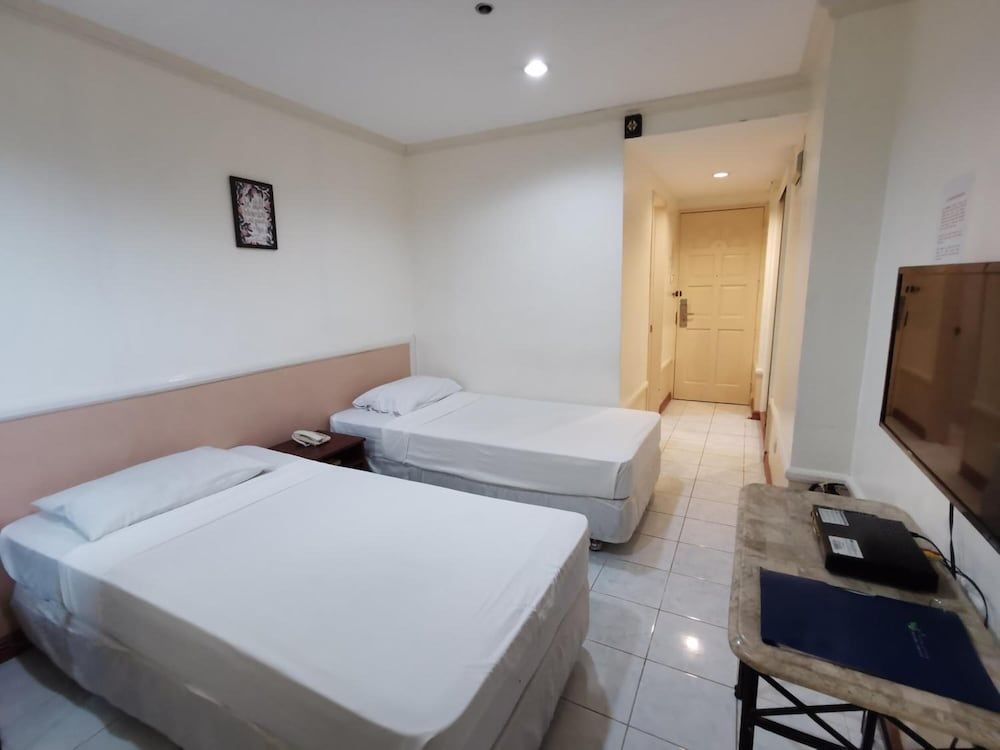 undefined Metro Park Hotel Cebu City 9