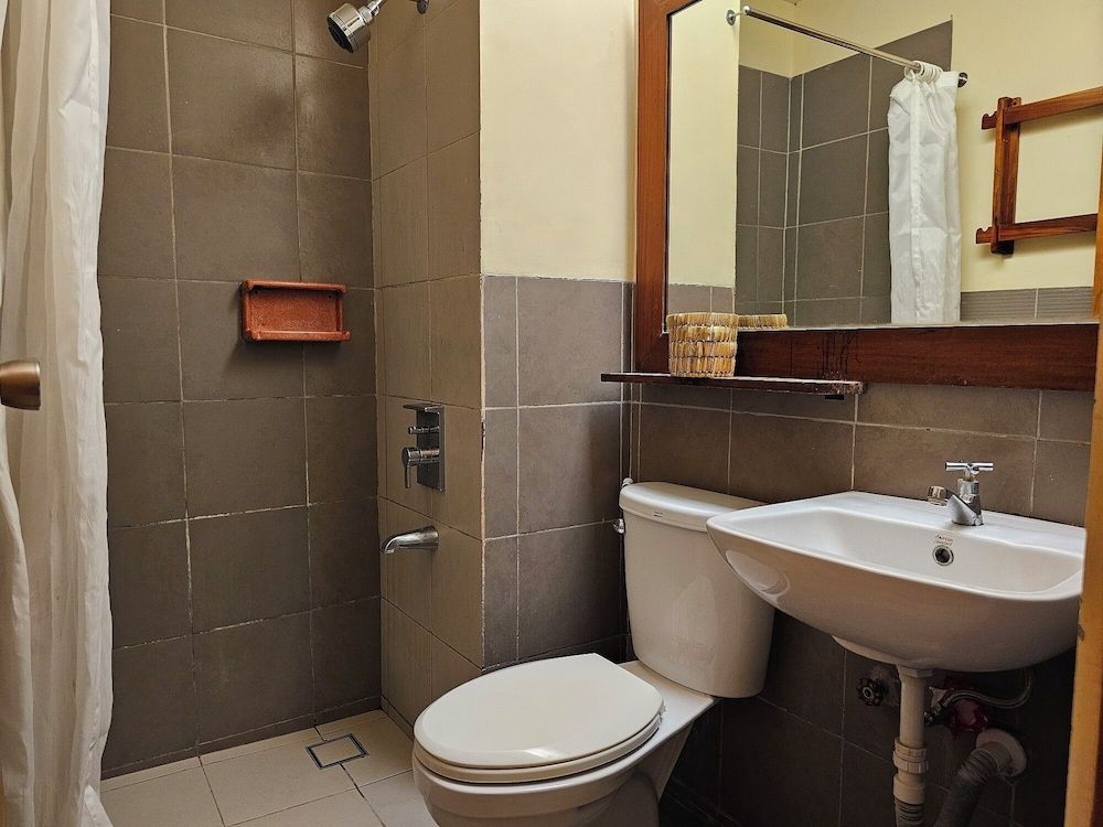 Tsai Hotel and Residences Standard Twin Room 11