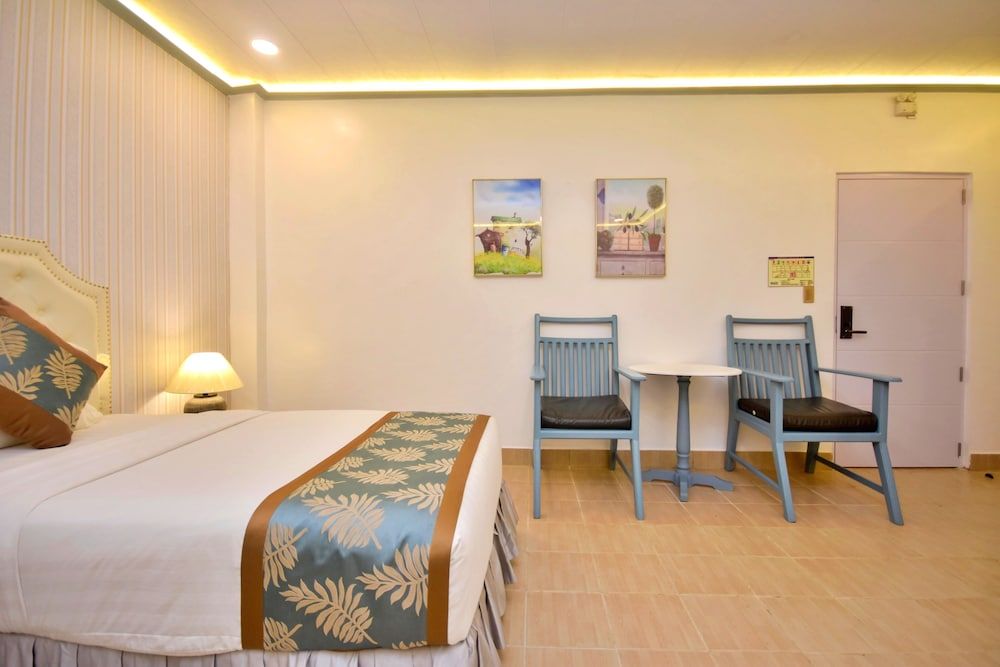 Royal Park Resort Boracay Deluxe Room 5