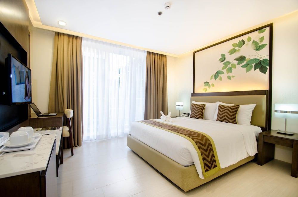 Boracay Haven Suites Deluxe Room with Veranda 2