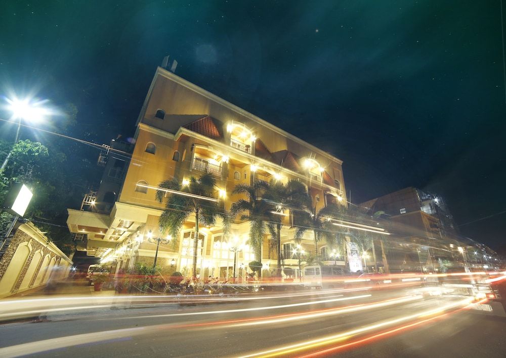 Villa Caceres Hotel