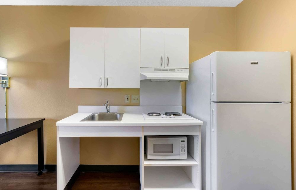 Extended Stay America Suites St Petersburg Clearwater ExecDr Studio, 1 Queen Bed, Accessible, Non Smoking 5