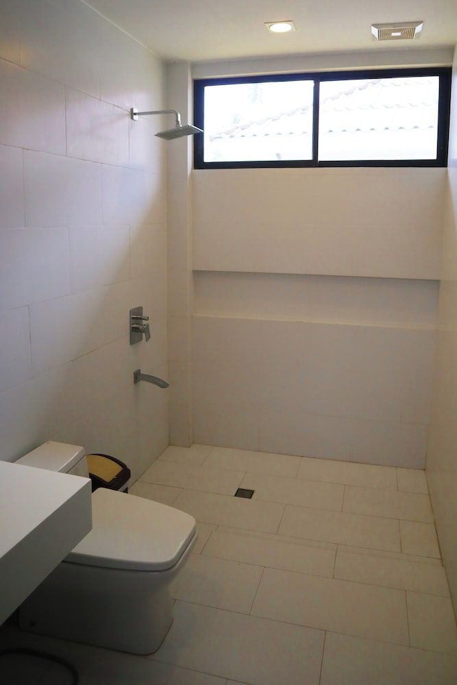 Dolores Tropicana Resort Deluxe Room 3