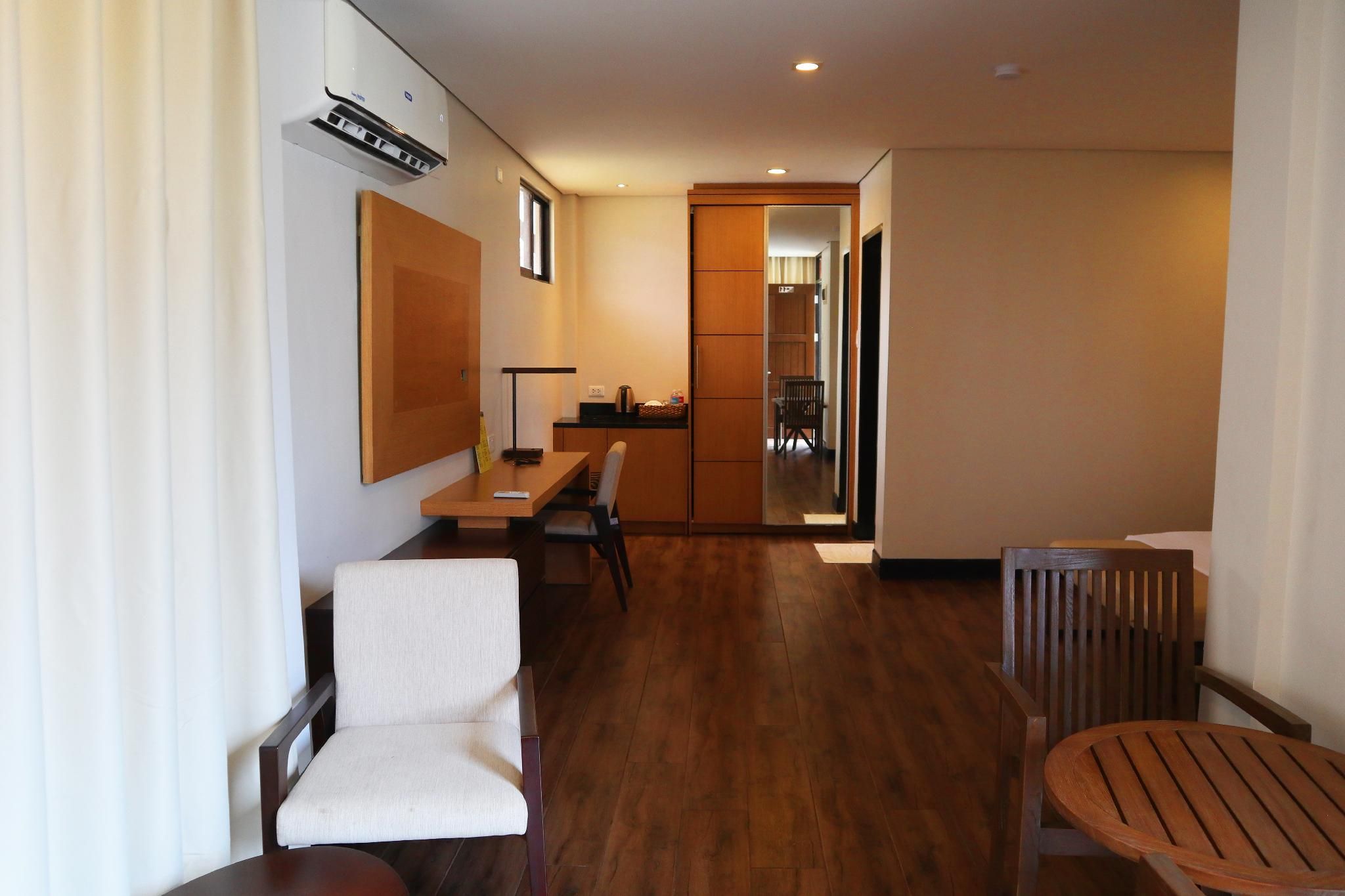 Dolores Tropicana Resort Deluxe Room 5