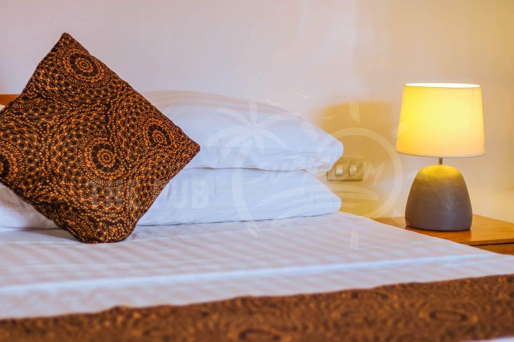 The Pub Hotel Deluxe Room 4