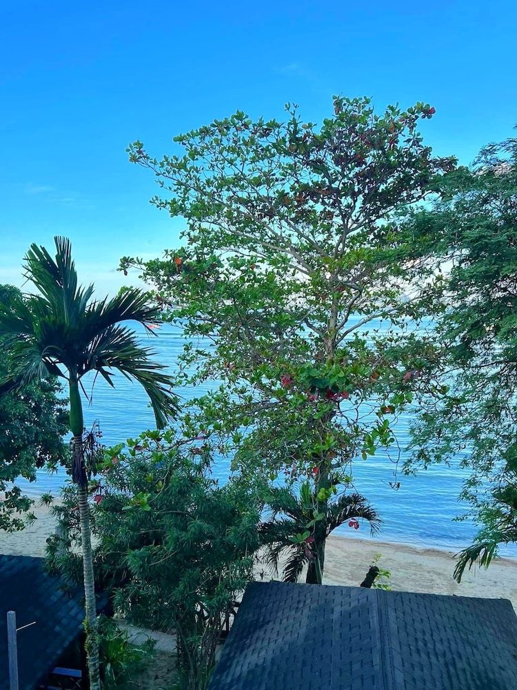 Doublegem Beach Resort and Hotel Oceanview Family Room 1 Queen and 2 Single Beds 12